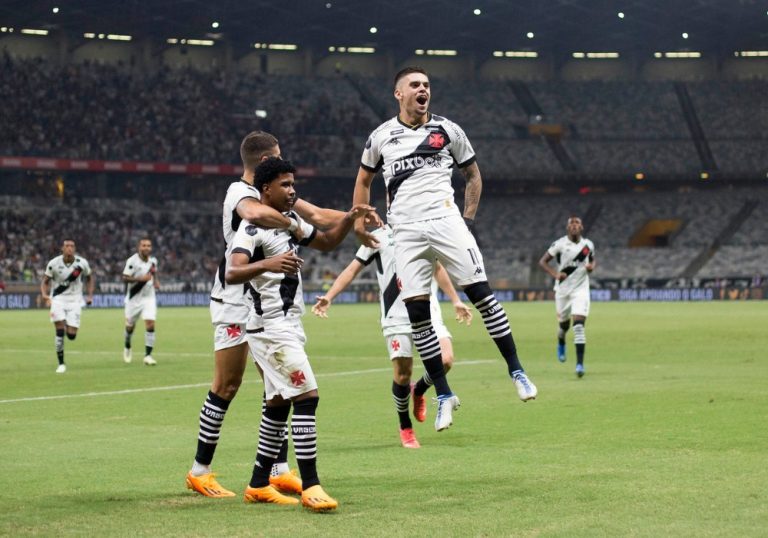 Com início fulminante, Vasco bate o Atlético-MG na estreia do Brasileirão