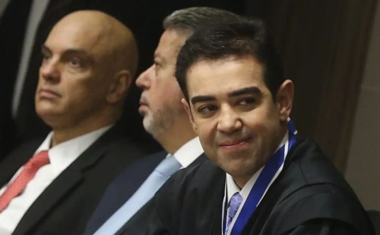 Bruno Dantas renuncia ao cargo de ministro do TCU