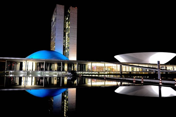 Congresso discute fim do 6×1 e da taxa das blusinhas nesta semana