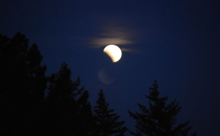 Eclipse lunar parcial poderá ser visto de todo o Brasil nesta quinta e sexta-feira