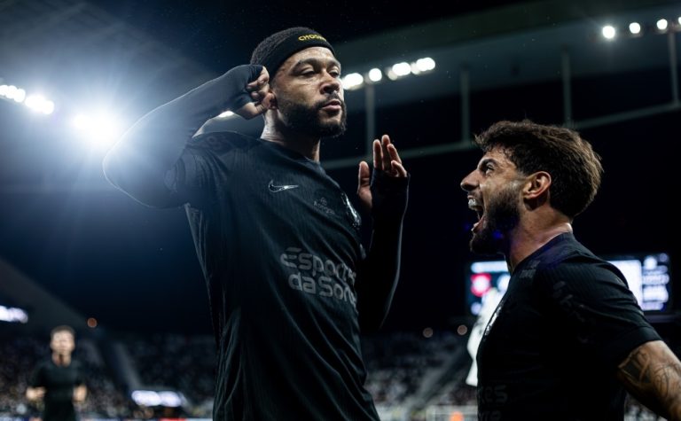 Em reviravolta, Memphis renova com o Corinthians e já deve jogar pela Libertadores