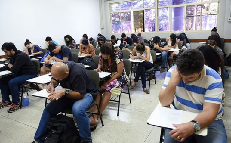 Encceja tem provão neste domingo para certificado do fundamental e médio no ES