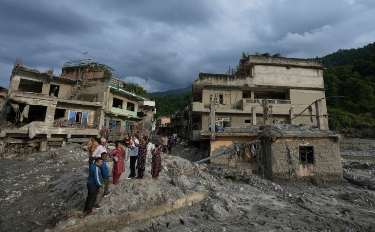 Entenda formação de geleira que teve colapso e causou enchente no Nepal