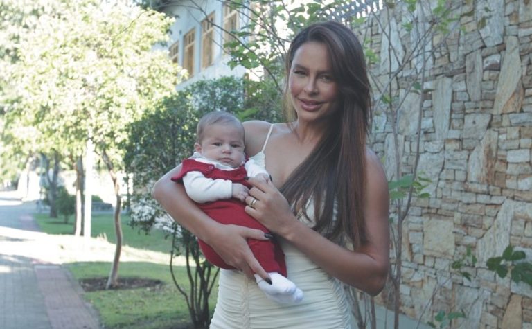 Ex-miss conta drama que enfrentou na UTI após parto