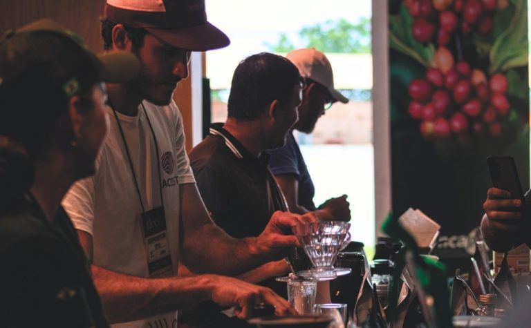 Feira do café em São Mateus debate pimenta e logística
