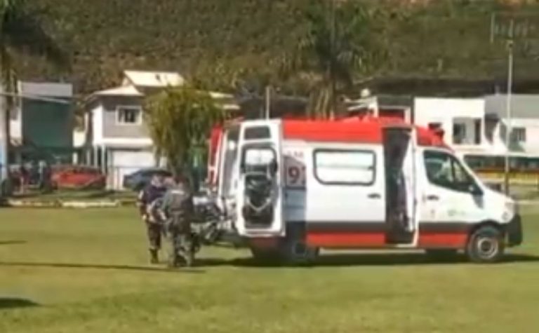 Funcionária de supermercado é socorrida por helicóptero após prender mão em moedor