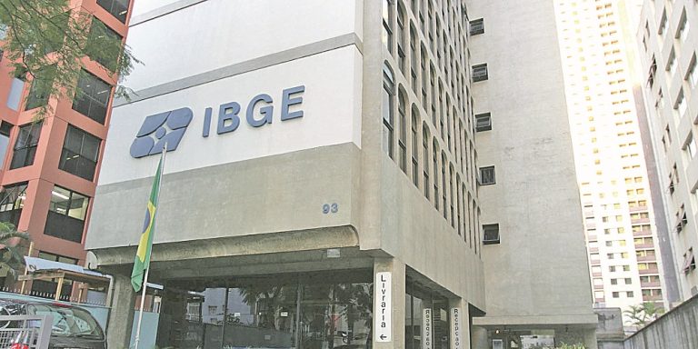 Brasil tem 214,2 milhões de habitantes, estima IBGE