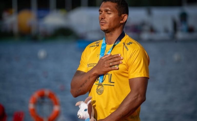 Isaquias Queiroz é campeão mundial no C1 500m na Polônia