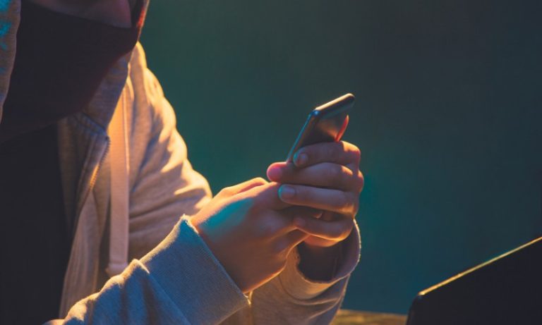Justiça do ES condena banco a pagar 20 mil a vítima de golpe pelo celular