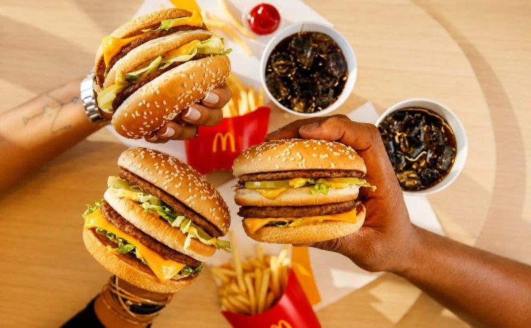 Rede de fast food promove campanha solidária no ES neste sábado