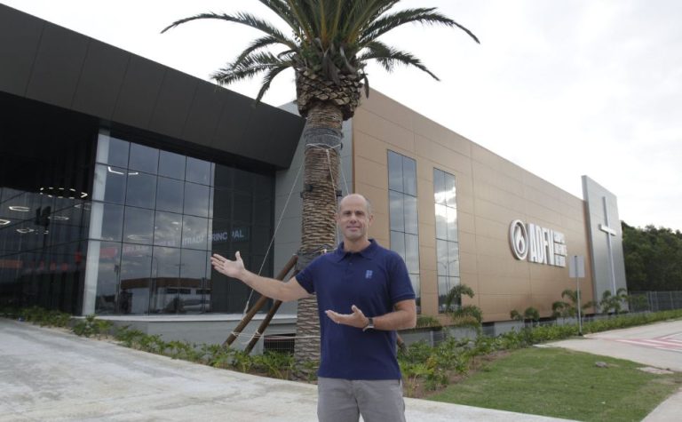 Megaigreja no Aeroporto de Vitória tem restaurante, livraria e até lago artificial