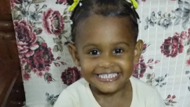 Menina de 2 anos morre afogada em piscina em Aliança