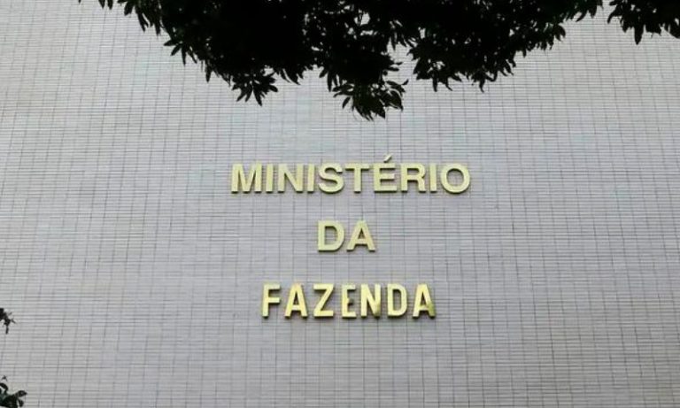 Brasileiros depositaram R$ 221 bi em bets no ano passado, mostram dados da Fazenda