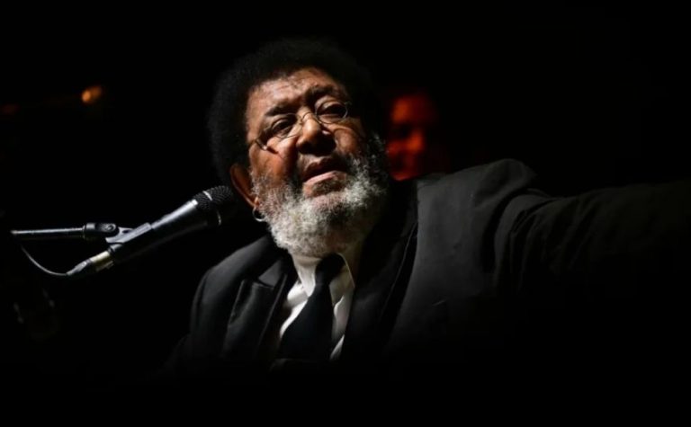 Morre Rubén Rada, cantor uruguaio que misturou o candombe, o rock e o jazz