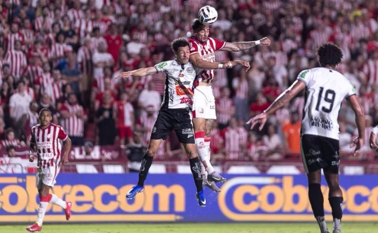 Náutico vira sobre o Athletic nos Aflitos e mantém sequência de invencibilidade