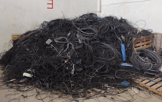 Neoenergia remove quase 300 toneladas de fiação irregular de postes em Pernambuco