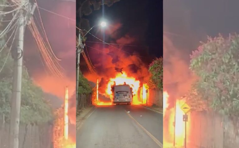 Ônibus do Transcol é incendiado após morte de criança em Cariacica