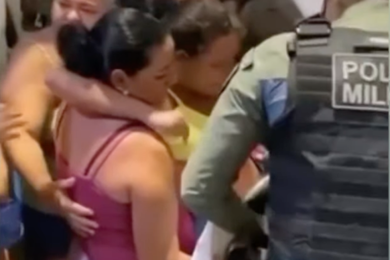 PMs e vizinhos salvam bebê em parto de emergência no Recife