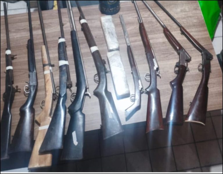 Polícia Militar apreende drogas e arsenal de espingardas na zona rural de Agrestina