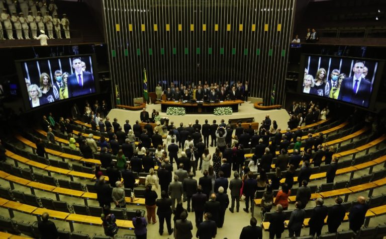 Congresso deve decidir sobre “taxa das blusinhas” nesta segunda