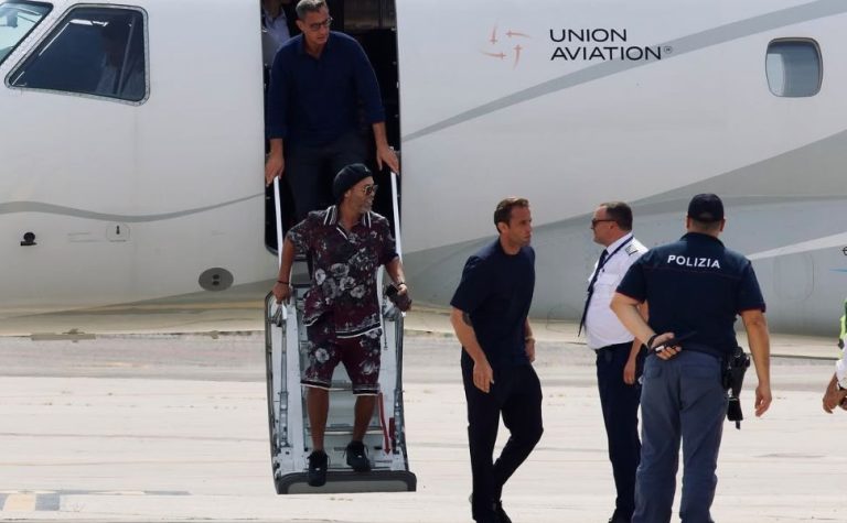Ronaldinho Gaúcho se apresenta ao Ravenna, time da terceira divisão da Itália