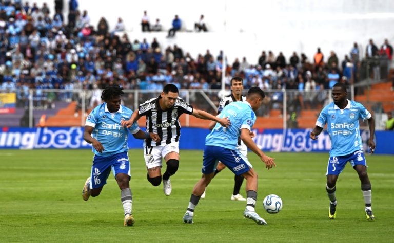 Santos segura Macará em gramado ruim e avança na Sul-Americana