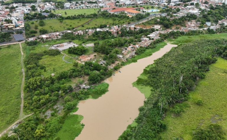 Seca faz água do mar avançar sobre Rio Cricaré em São Mateus