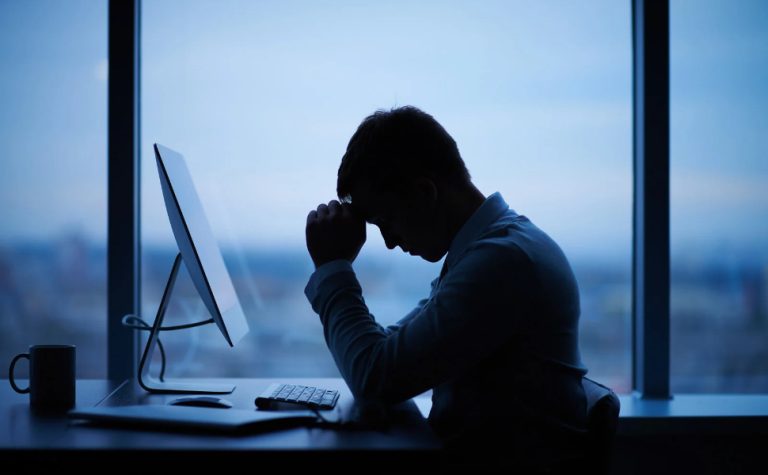 Seis em cada dez jovens aceitam salário menor por menos estresse