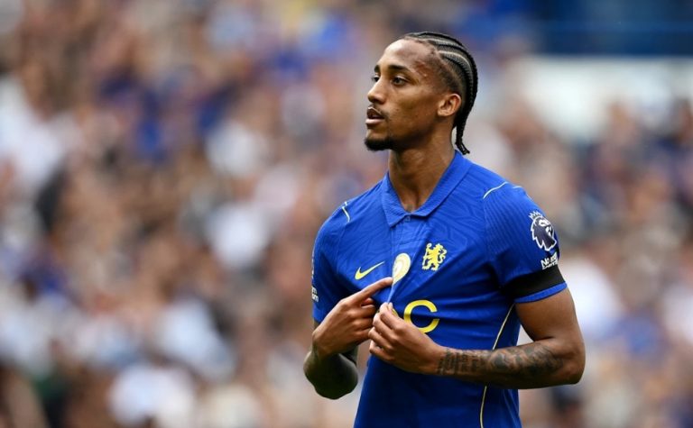 Sob os olhares de Ancelotti, João Pedro se destaca e Chelsea derrota o Brighton