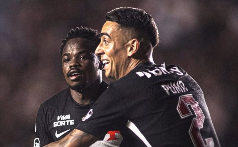 Vasco supera expulsão e bate o Vitória com golaço de Gómez em São Januário
