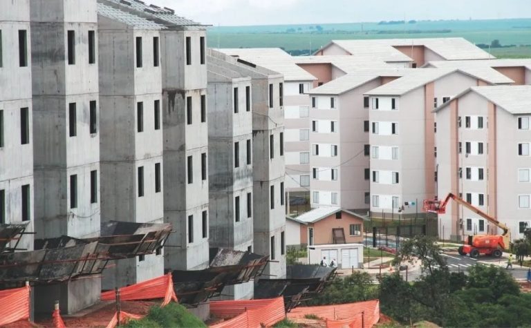 Governo avalia Minha Casa, Minha Vida para quem ganha até 21 mil