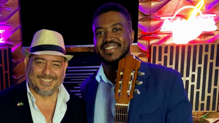 Armando Fuentes e Daniel Bruno apresentam o espetáculo “Romances” em Gravatá