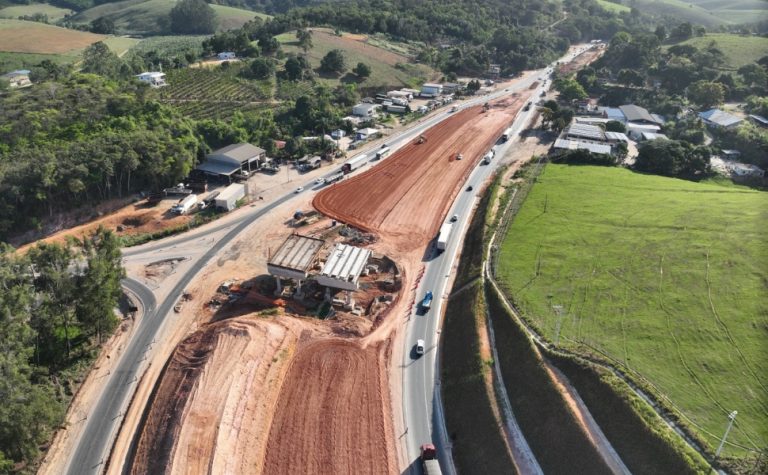 BR-101 terá interdição total para fragmentação de rochas em Fundão e Anchieta