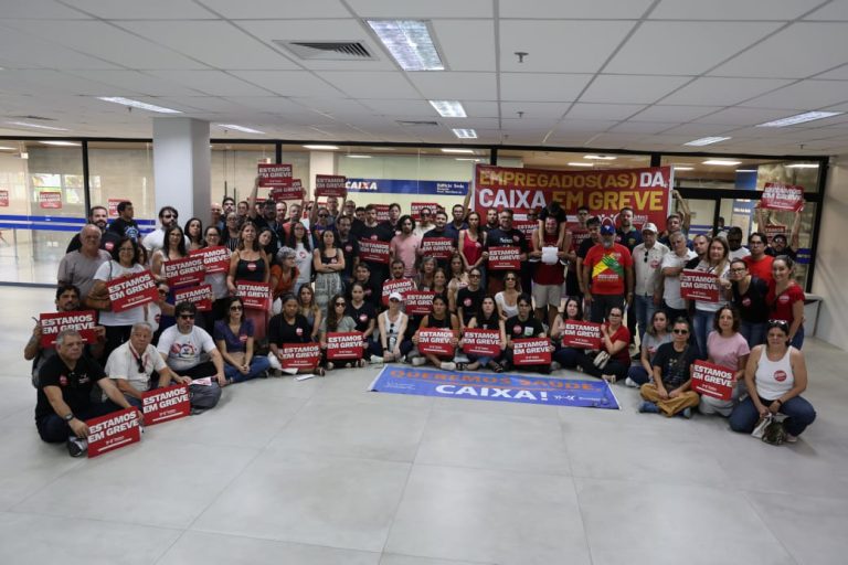 Bancários da Caixa em greve fazem ato no Recife nesta terça (15)