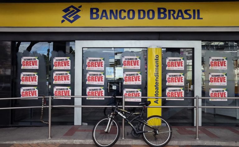 Bancários do BB e da Caixa mantêm greve por tempo indeterminado no ES