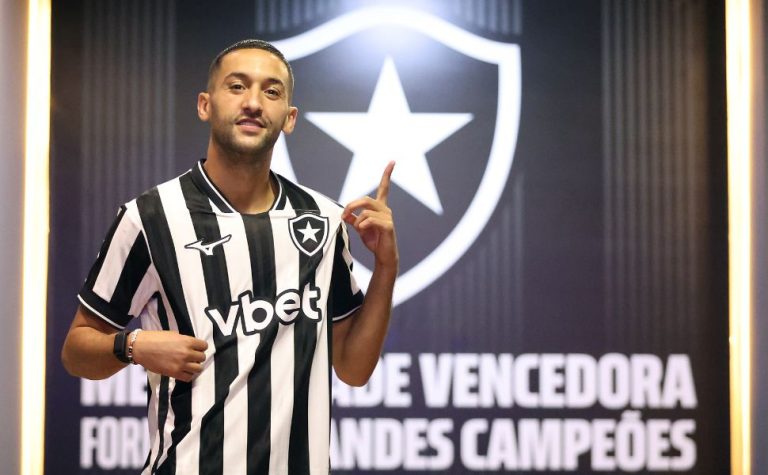 Botafogo anuncia contratação do marroquino Hakim Ziyech para 2028
