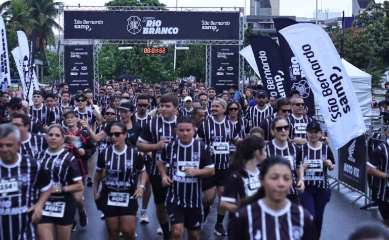 Capa-pretas dão show em corrida na orla de Camburi
