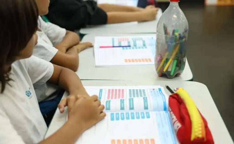 Conselho Nacional de Educação define regras para uso de IA nas escolas