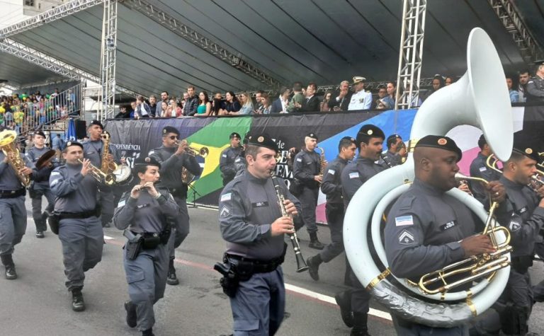 Desfile cívico-militar marca Dia da Independência em Vitória