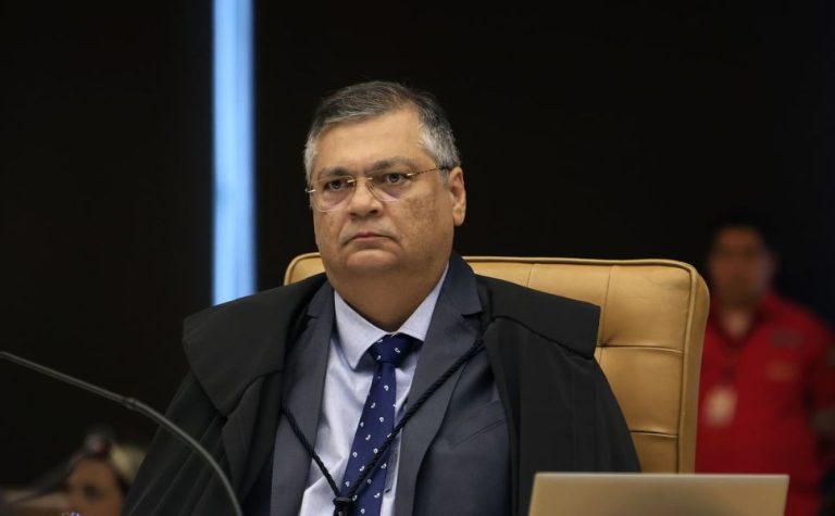 Dino cobra explicação sobre elo entre Master e instituto de Mendonça