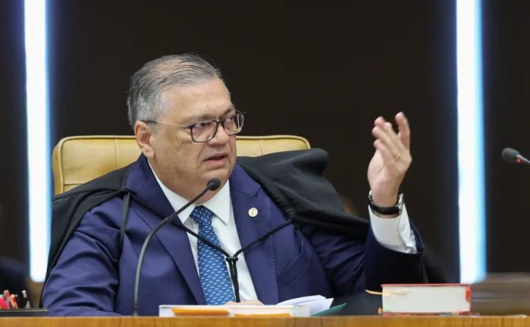 Dino manda PF investigar relação de Vorcaro com cemitérios em SP