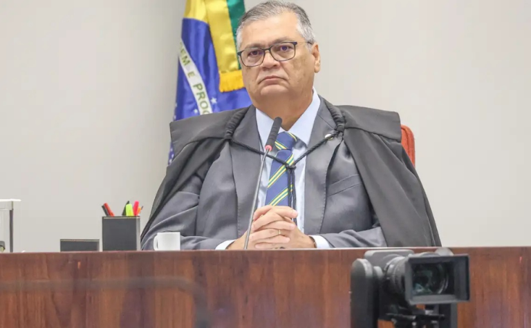 Dino suspende Mendonça e libera post sobre Nossa Senhora