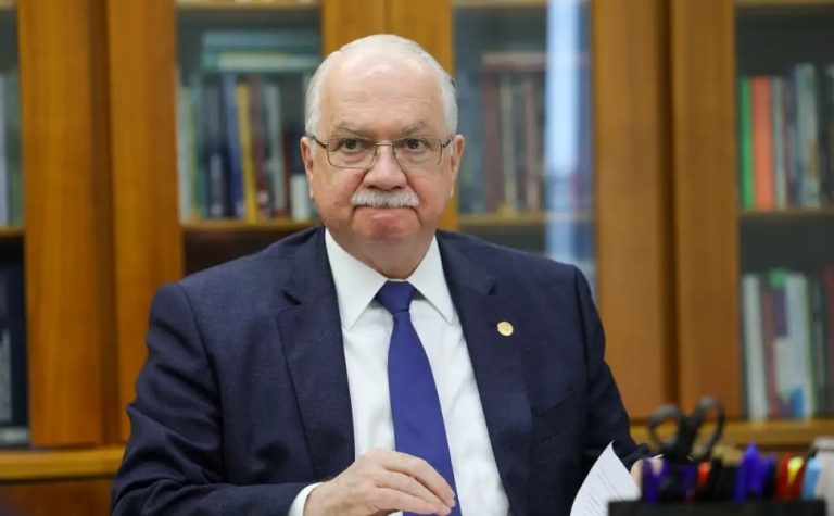 Fachin cobra de André Mendonça o fim do sigilo do caso Master no Supremo