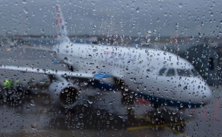 Empresas aéreas livres de indenizar em atrasos por mau tempo; entenda