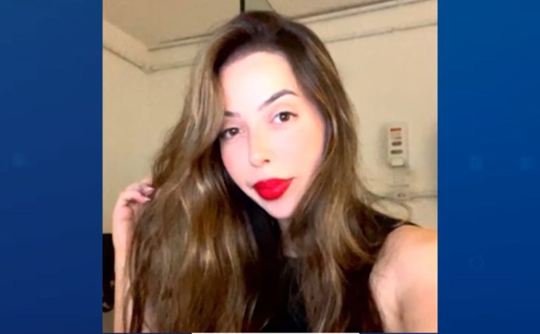 Esposa de PM é encontrada morta com arma do marido embaixo do corpo