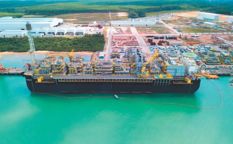 Estaleiro, mineradora, metalúrgica e novo porto abrem vagas no ES