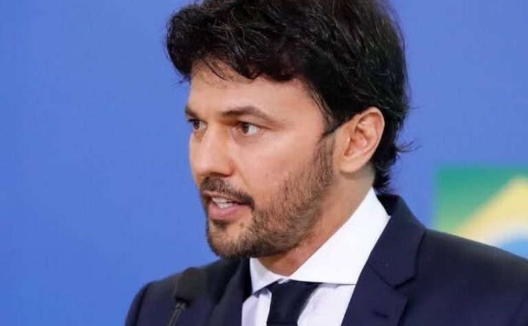 Ex-ministro de Bolsonaro intermediou contato entre Vorcaro e Moraes