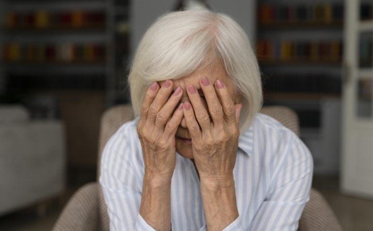 Exames de sangue para detectar Alzheimer estão disponíveis por até R$ 5 mil