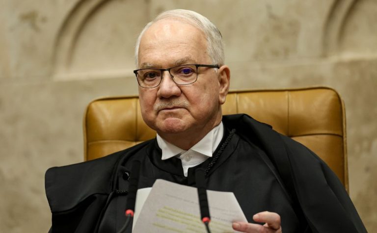 Fachin dá 24 horas para PF informar sobre custódia e estado de celular de Vorcaro