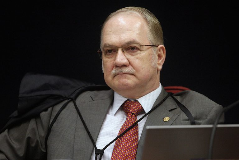 Edson Fachin cancela sessão do STF em meio à crise entre Moraes e Mendonça